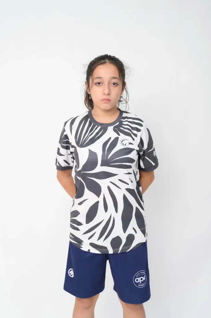 Monochrome Jungle – Nature meets Streetwear 